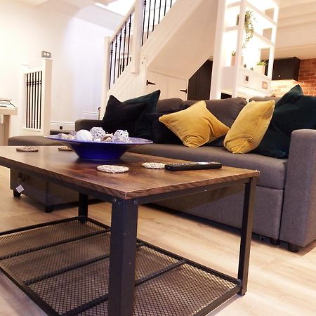 Newly Renovated Stunning Warehouse Apartment Борнмут Екстер'єр фото