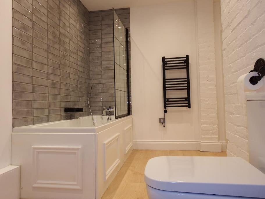 Newly Renovated Stunning Warehouse Apartment Борнмут Екстер'єр фото
