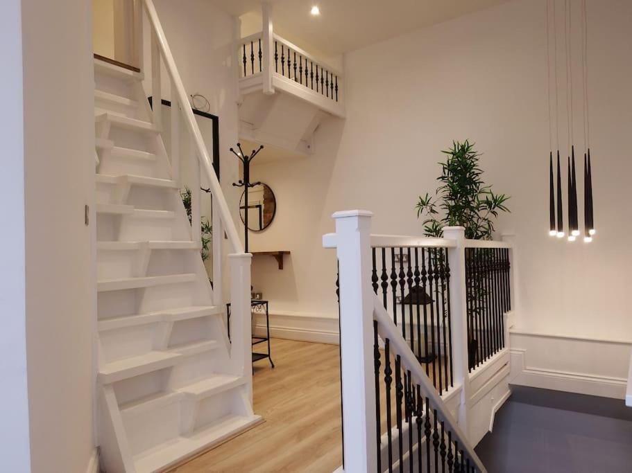 Newly Renovated Stunning Warehouse Apartment Борнмут Екстер'єр фото