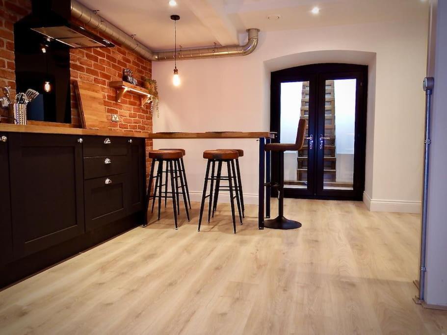 Newly Renovated Stunning Warehouse Apartment Борнмут Екстер'єр фото