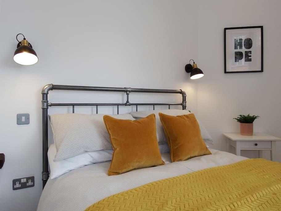 Newly Renovated Stunning Warehouse Apartment Борнмут Екстер'єр фото