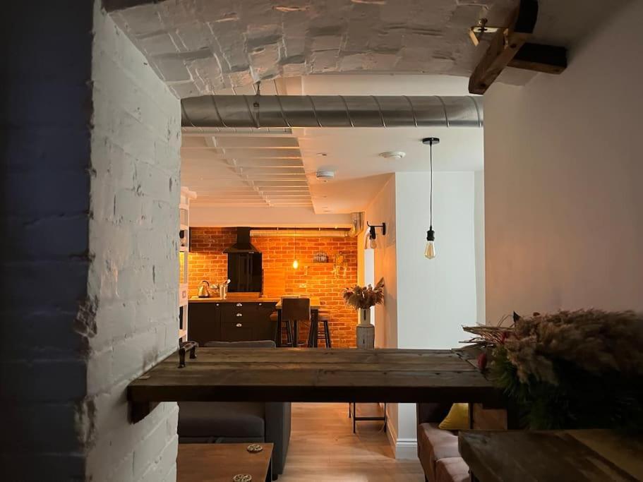 Newly Renovated Stunning Warehouse Apartment Борнмут Екстер'єр фото