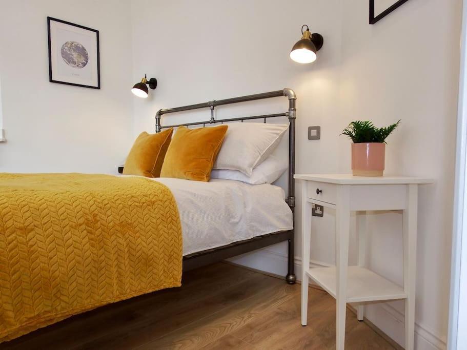 Newly Renovated Stunning Warehouse Apartment Борнмут Екстер'єр фото