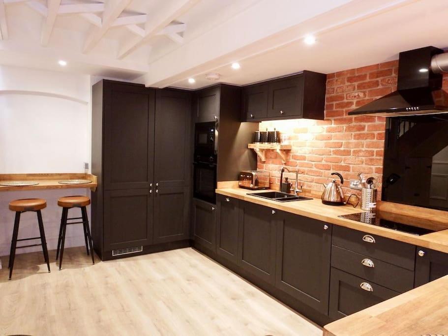 Newly Renovated Stunning Warehouse Apartment Борнмут Екстер'єр фото
