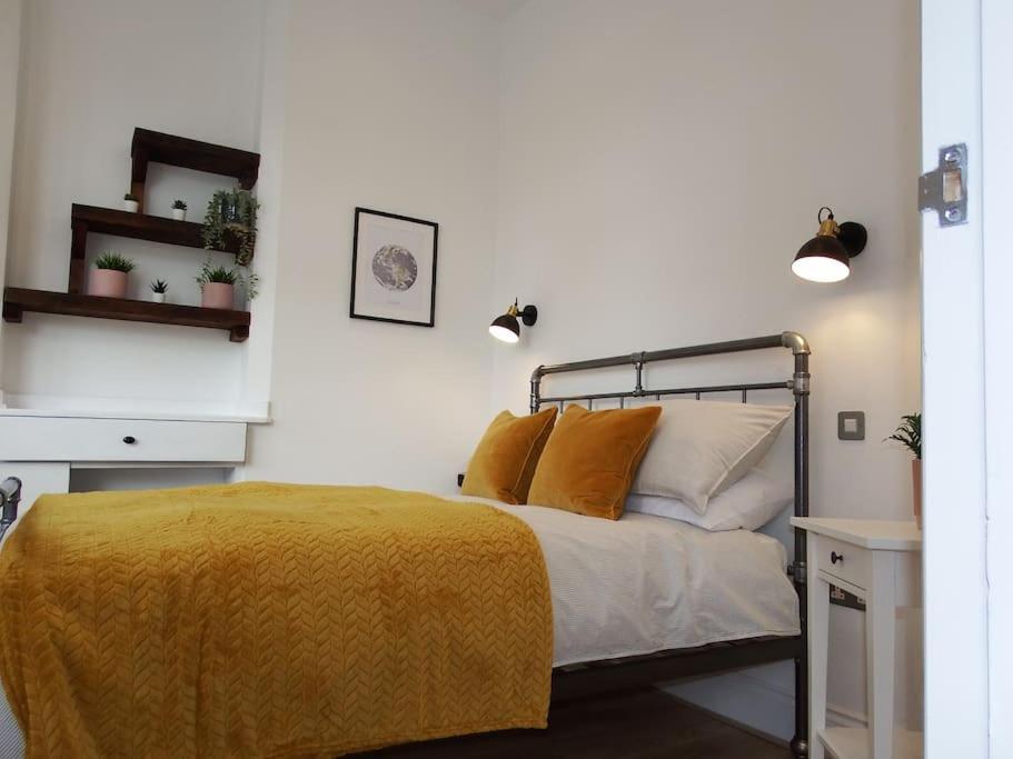 Newly Renovated Stunning Warehouse Apartment Борнмут Екстер'єр фото