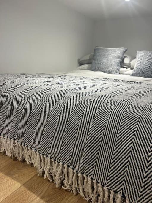 Newly Renovated Stunning Warehouse Apartment Борнмут Екстер'єр фото
