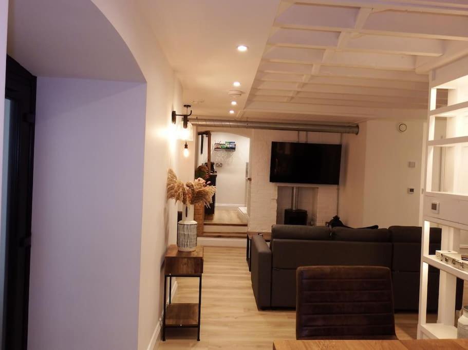 Newly Renovated Stunning Warehouse Apartment Борнмут Екстер'єр фото