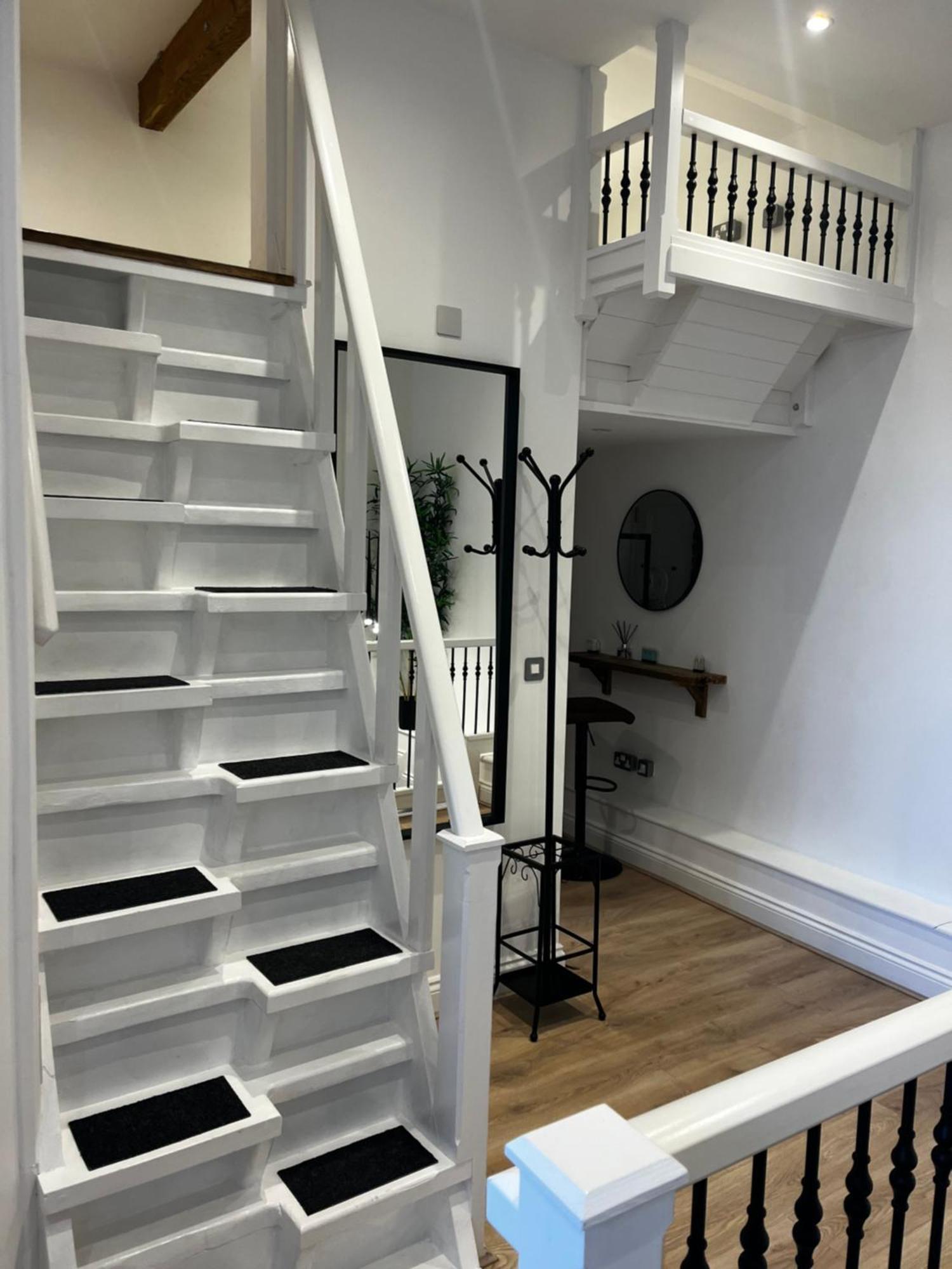 Newly Renovated Stunning Warehouse Apartment Борнмут Екстер'єр фото