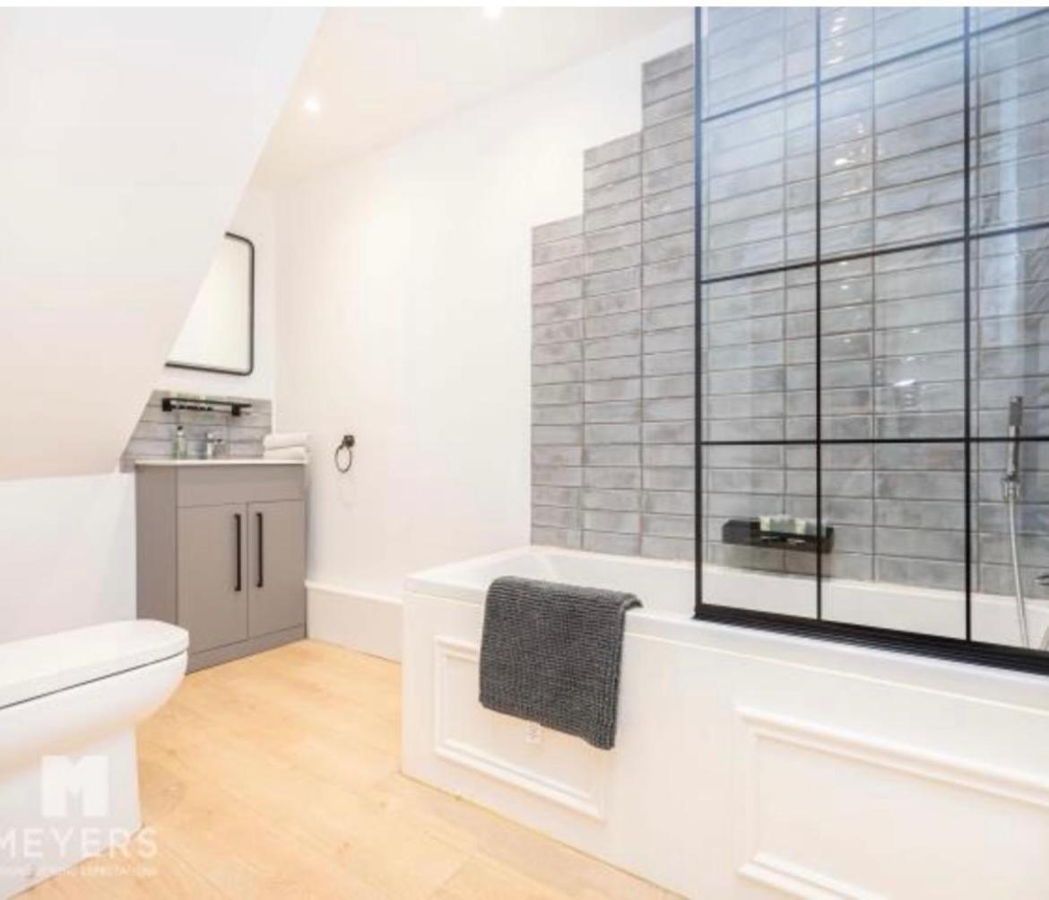 Newly Renovated Stunning Warehouse Apartment Борнмут Екстер'єр фото