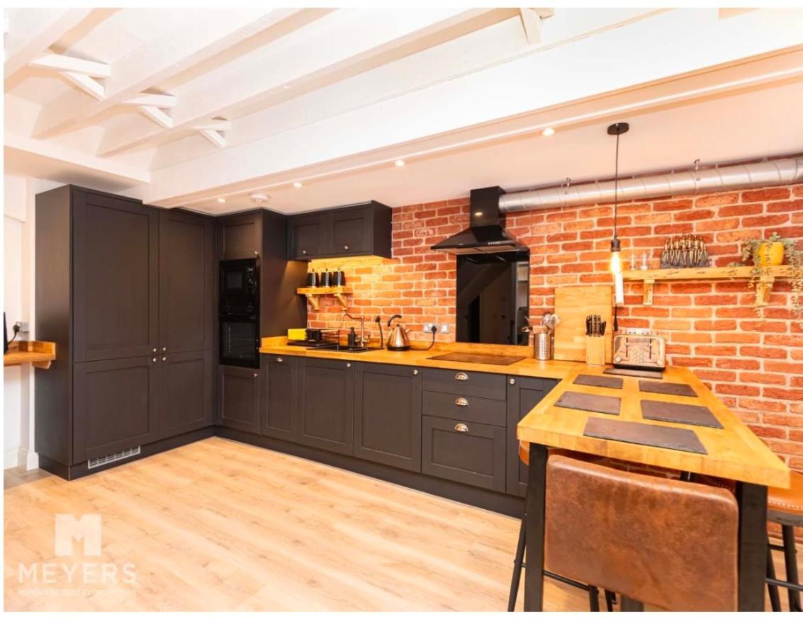 Newly Renovated Stunning Warehouse Apartment Борнмут Екстер'єр фото